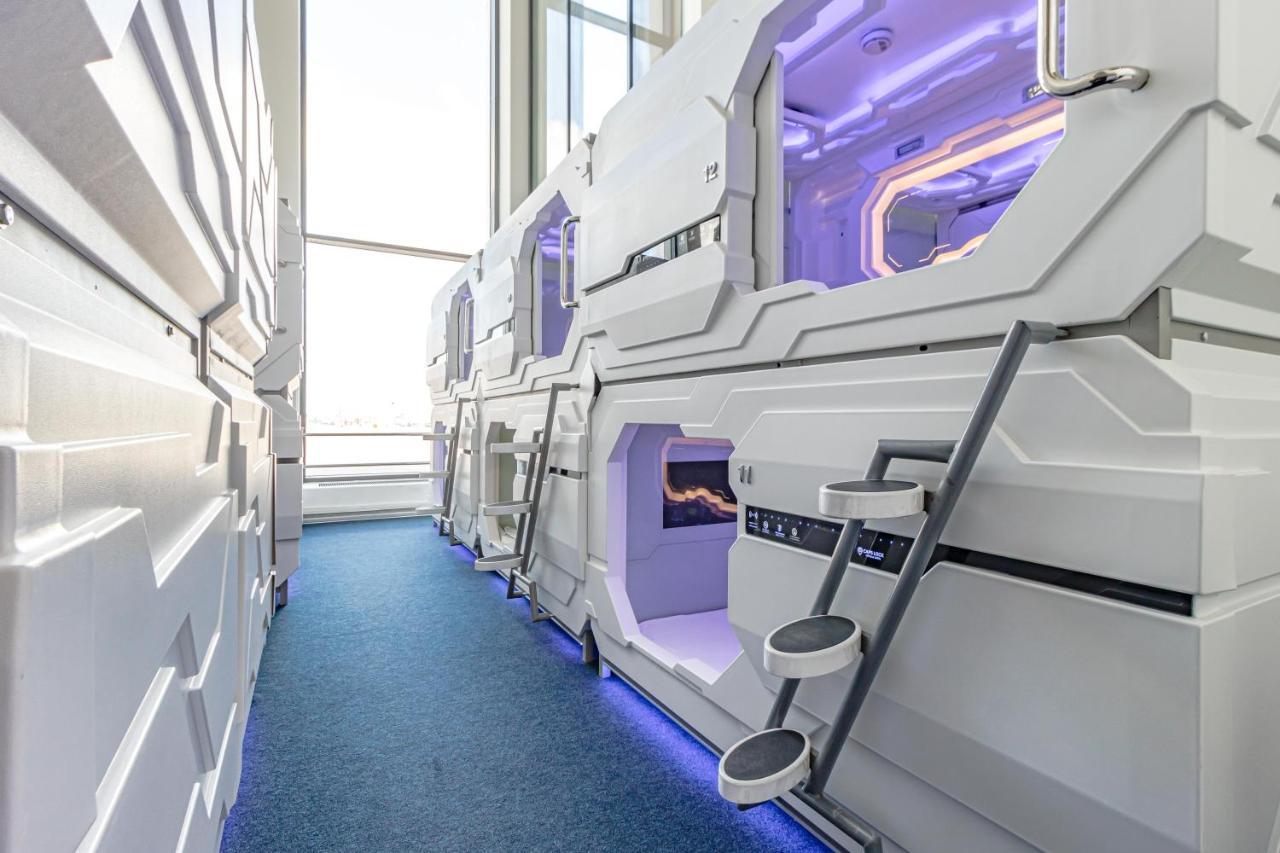 Caps Lock Airport Hotel アスターナ エクステリア 写真